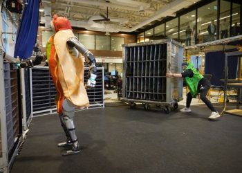 “‘현대차 로봇’, 올해 할로윈 가장 무서운 영상”