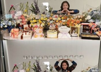 ’42번째 생일’ 한지민, 최정훈 열애 인정…어마어마한 선물