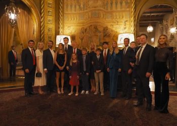 트럼프, 딸보다 머스크 챙겨…이방카 어색한 모습(영상)