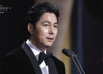 정우성, 박수 받은 첫 ‘혼외자 스캔들’ 언급에 맘카페 ‘시끌’