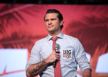 국방장관에 피트 헤그세스 발탁…”‘힘에 의한 평화’ 챔피언”