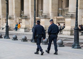 “어쩌다 이 지경” .. 프랑스 10대들, 도끼 싸움에 손 잘려