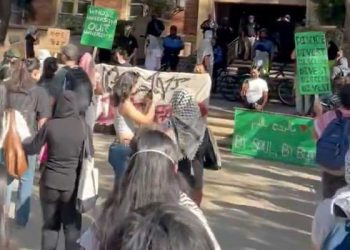 UCLA 학생들, 친팔-반이 학내 시위 …경찰 강제해산