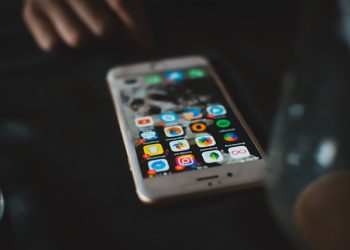 16세 미만 SNS 사용 금지한다 …세계 첫 법제정 계획