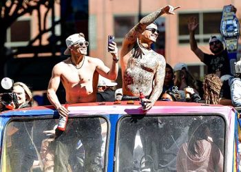 “이보다 더 좋을 순 없다” … 다저스 우승퍼레이드 25만 인파열기(영상∙화보)