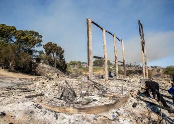 강풍에 불덩이 프리웨이 넘어 확산, 주택 130여채 불 타 … 주민 1만여명 대피, 비상사태선포