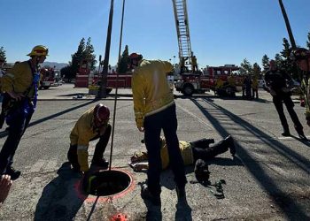 밤길 걷던 여성 맨홀 추락 … 구조대 20명 진땀