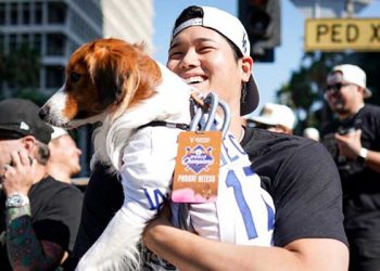 “이보다 더 좋을 순 없다” … 다저스 우승퍼레이드 25만 인파열기(영상∙화보)