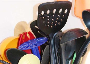 “검은색 조리도구 피하세요” … 85% 발암물질