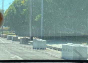 [뉴스초첨] 참다 못한 주민들 나섰다 … ‘RV노숙’ 차단 거대 돌덩이 등장