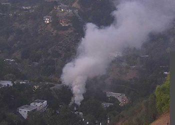 할리웃 힐스 주택 화재, 노인 사망 … 소방차 접근 못해