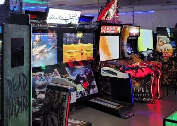 추수감사절 연휴 문 닫은 아케이드, 노숙자 20명에게  털려