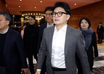 “탄핵안 거부 … 범죄 피하려 정권 잡으려는 세력 막아야”