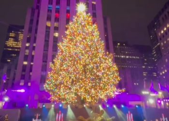 [오늘의 한컷] 록펠러 크리스마스 트리 점등(영상)