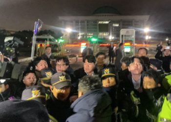 “한국 민주주의, 국민수준 놀랍다” 해외서 감탄 잇따라