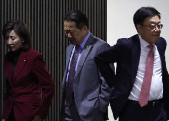 국힘, 의총서 ‘윤 탄핵’ 두고 난상토론 …”탄핵반대 지배적”