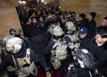 계엄군, 왜 선관위 진입했나 … 총선 부정선거 음모론 확인?