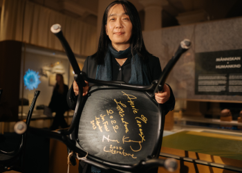 스웨덴서 한강 “2024년 계엄 상황에 충격…과거로 돌아가지 않기를”