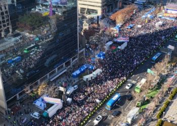 보수단체, 탄핵 표결 앞두고 광화문 집결(화보)