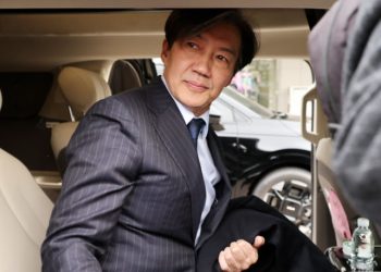 검찰, 조국 측에 소환 통보…이르면 내일 수감될 듯