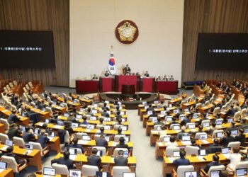 윤석열 탄핵안 가결…찬성 204표·여 최소 12명 찬성, 국힘 최소 12명 이탈