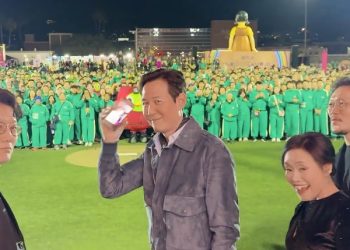 이병헌∙이정재∙양동근 한인타운 떳다 … LA 찾은 ‘오징어게임 2’, 2천명 열광(영상)