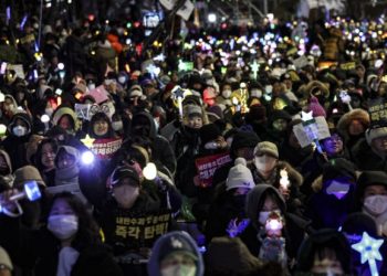 ‘신기한’ K-Pop 응원봉 시위 … 해외반응은?