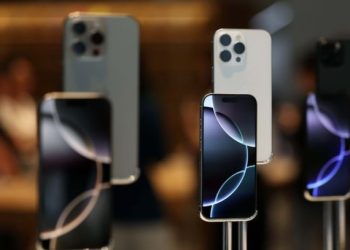 “애플, 초박형 아이폰 나온다…폴더블 모델도”