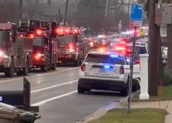 (1보) 크리스찬 스쿨서 15세 여학생 총기난사 9명 사상(영상)