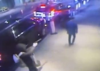 미 의료체계의 민낯…젊은층 41% “보험사 CEO 살인 이해 간다”