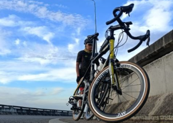 조회수 올리려고…기찻길서 영상, 자전거 유튜버 숨져