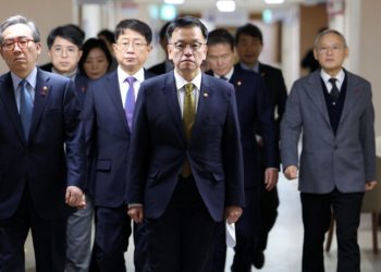 사상 초유 ‘대행의 대행’ 체제, 최상목 부총리 대통령 권한대행 … 한덕수 탄핵, 최악 국정혼란