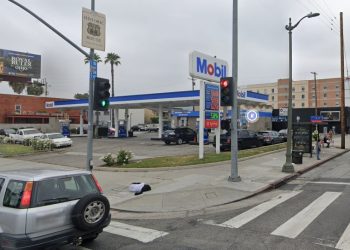 주유소 주차 차량들에 기름 붓고 불 지른 여성