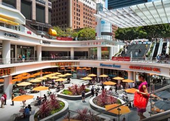 쇼핑객 몰린 다운타운 타겟 매장서 절도범과 총격전