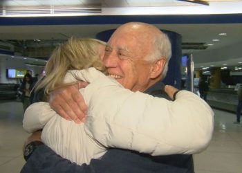 “크리스마스의 기적”…입양 75년만에 친가족 만나