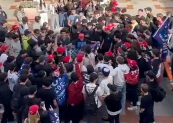 베벌리힐스 교사, 트럼프 비난 댓글 올렸다 해고 … 교육구 상대 소송