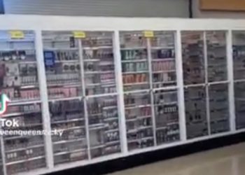 직원 불러야 하는 열쇠 잠긴 CVS 진열장, 앱으로 연다