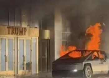 베가스 트럼프 호텔서 테슬라 사이버트럭 폭발…8명 사상(영상)