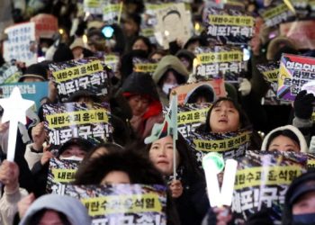 공수처, 윤석열 체포영장 집행 임박… 관저 근처 “구속·파면” 촉구