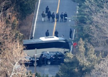 세계언론, 윤 체포실패 실시간 속보…”항공참사 속 한국 정치 위기 커져”