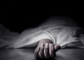 화장실 문 잠겨 창문으로 나오던 여성 추락사