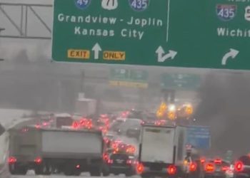 “10년만 최악 눈폭풍”  중부 7개주 비상사태 … 6300만명 영향(영상)