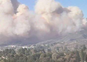 (1보)팰리세이즈 대화재, LA 비상사태선포 … 주민 3만명 대피령, 건물 1만3천채 위험 (영상)