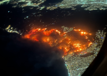 건물 1천여채 불 타… LA 최고부촌 팰리세이즈 순식간 잿더미 … “산불지옥 보는듯”(영상)