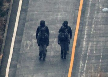 윤 체포작전 임박, 경찰 1200명 투입, “경찰 4명이 경호처 1명 마크”