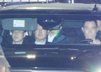 윤 대통령  서울구치소로 이동 … 수감 아닌 구인피의자 대기실 체류