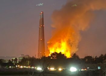 중가주 세계 최대 배터리 저장시설 초대형 화재 …”리튬 배터리 화재 진화 어려워”(영상)