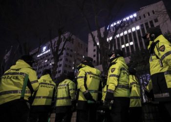 공수처, 尹 구속영장 청구…현직 대통령 첫 구속 기로