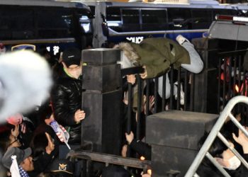 “MBC다!” 한 마디에 몰려와 폭행 … “‘2030’ 남성들이었다”