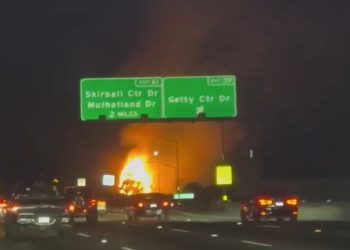 405번 Fwy 인근 세풀베다 산불 폭발적 확산 … 게티센터 위협, 주민대피령